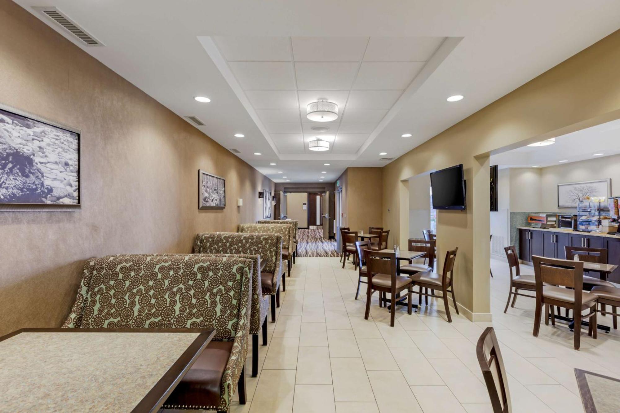 Best Western Plus Walkerton Hotel & Conference Centre Exteriör bild